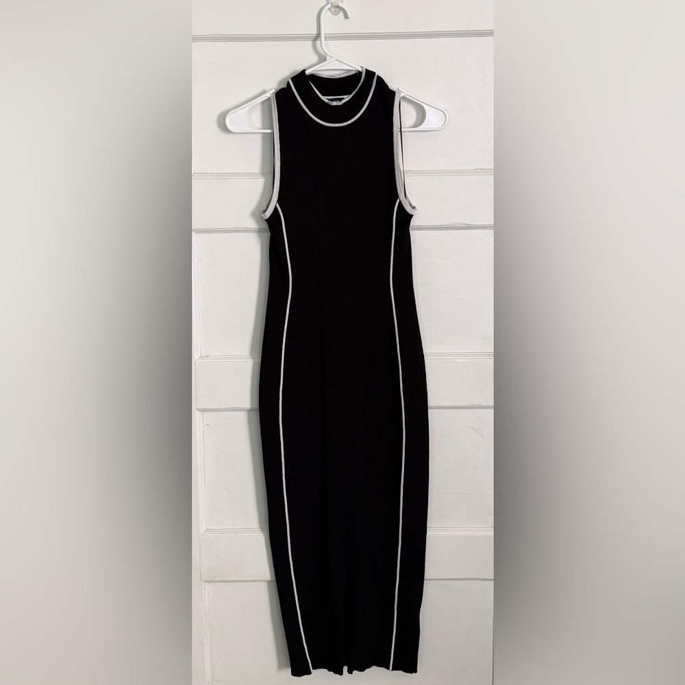 Express Chic Black and White Sleeveless Midi Dress